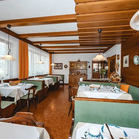 ゲストハウス Hauserhof