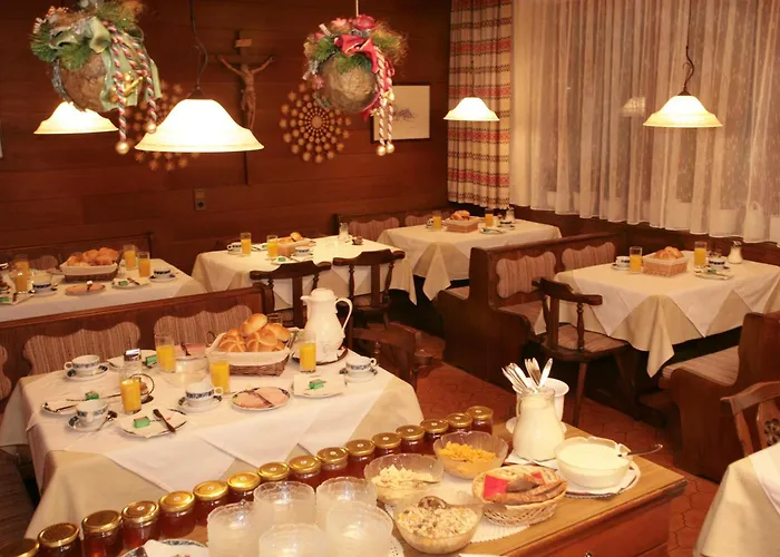 Hauserhof Гостевой дом *